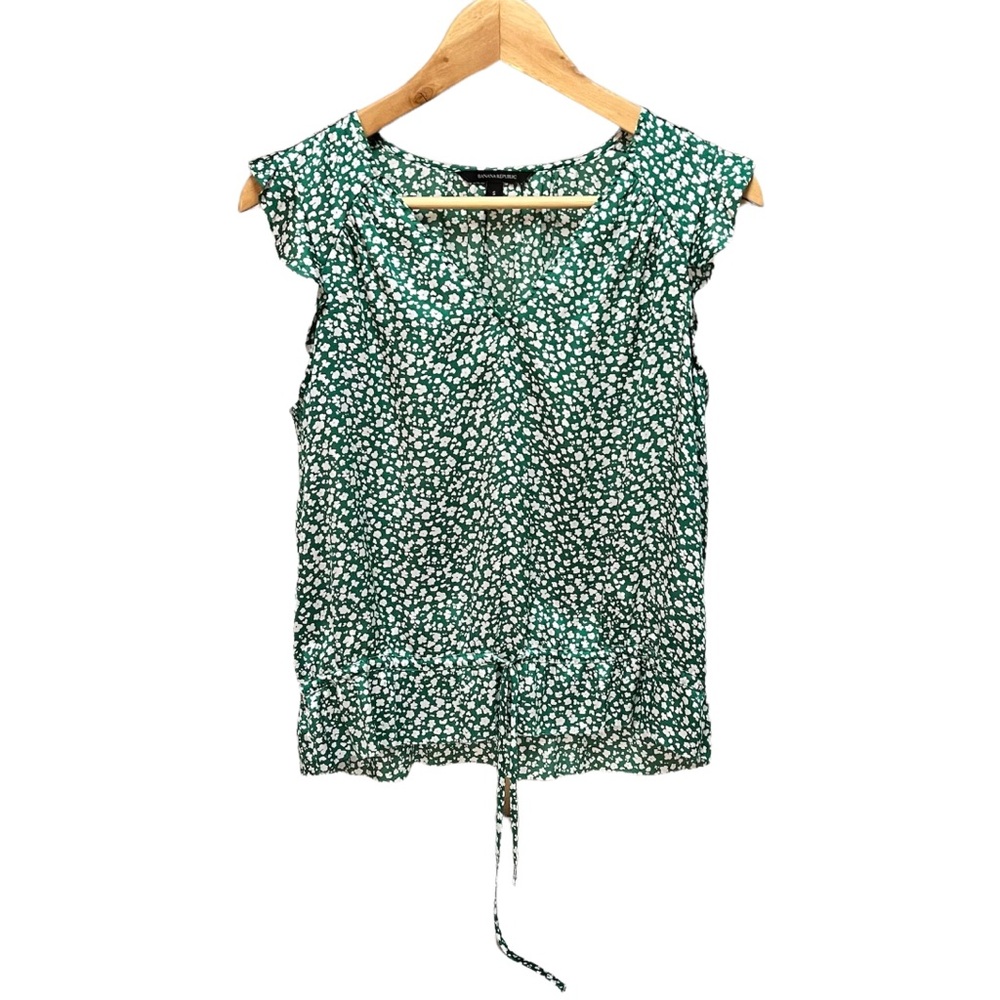 BANANA REPUBLIC flutter sleeve blouse, green and white, size small.